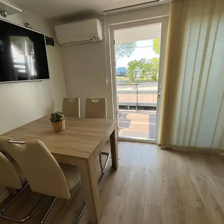 Casa de Férias Marina Luxury Houseboat Lace *