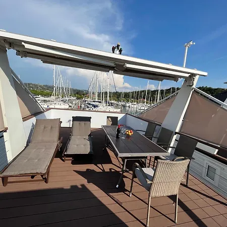 Marina Luxury Houseboat Lace
