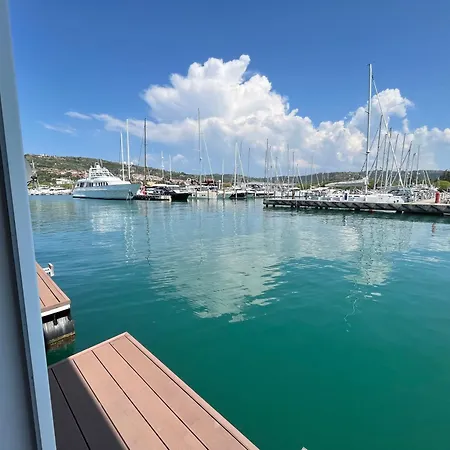 Casa de Férias Marina Luxury Houseboat Lace *