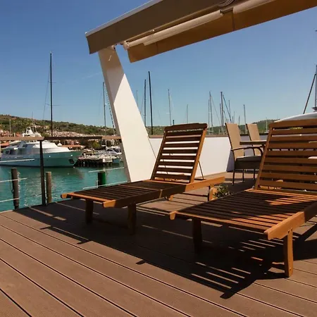 Marina Luxury Houseboat Lace Дом отдыха *