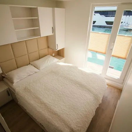 Casa de Férias Marina Luxury Houseboat Lace *