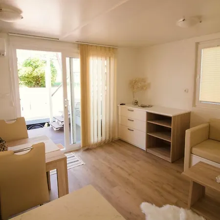 Marina Luxury Houseboat Lace Vikendica