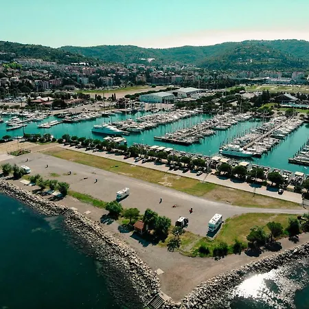 Casa de Férias Marina Luxury Houseboat Lace