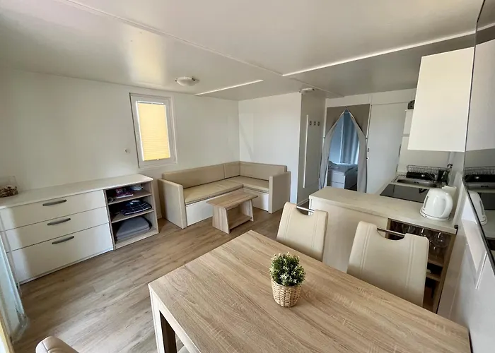 Marina Luxury Houseboat Lace * ポルトローシュ