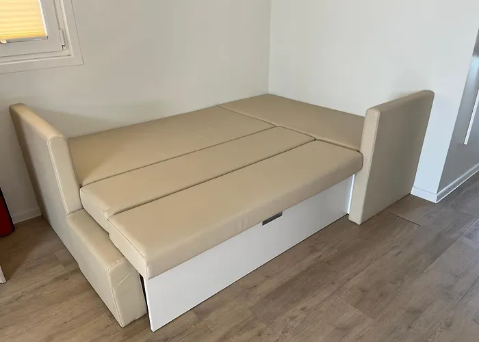 Marina Luxury Houseboat Lace