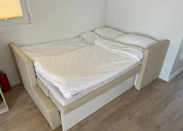 Marina Luxury Houseboat Lace