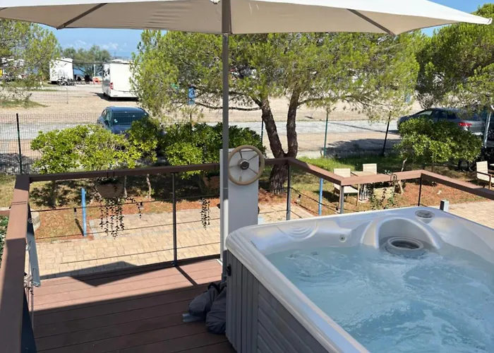 Marina Luxury Houseboat Lace 別荘 ポルトローシュ