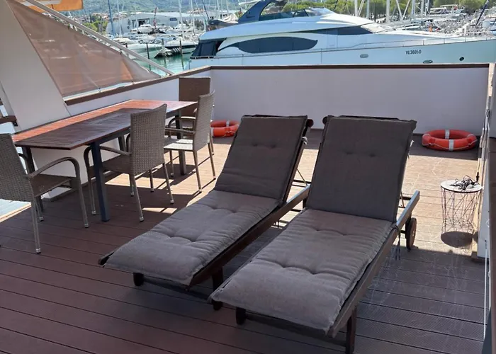 別荘 Marina Luxury Houseboat Lace ポルトローシュ