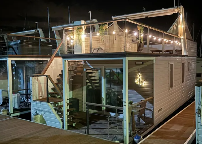 Marina Luxury Houseboat Lace * ポルトローシュ