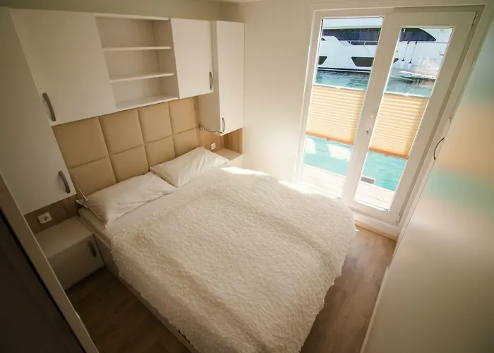 別荘 Marina Luxury Houseboat Lace *