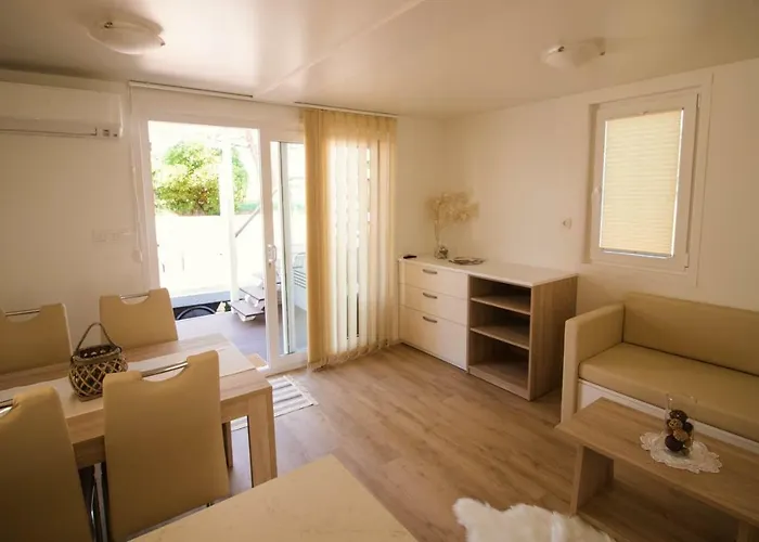 Marina Luxury Houseboat Lace 別荘