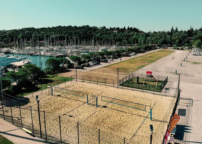 Marina Luxury Houseboat Lace * ポルトローシュ